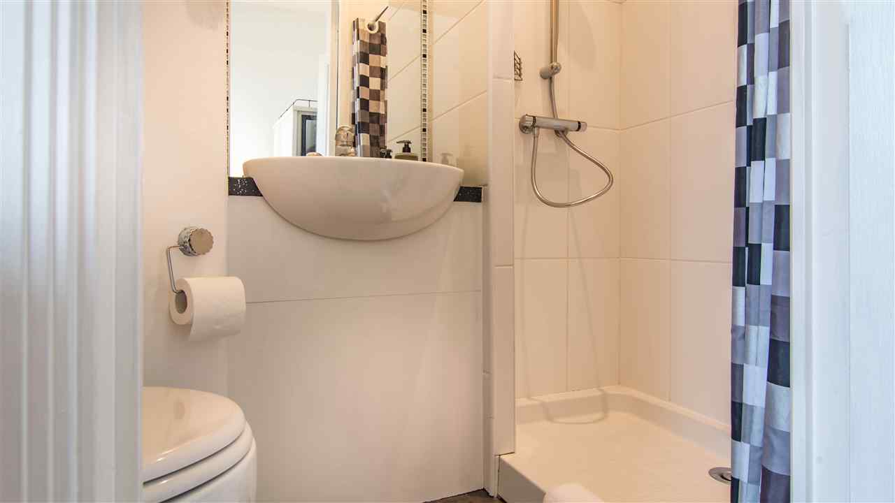 resized-2349823-The Orangerie TV screen (6)-2.jpg